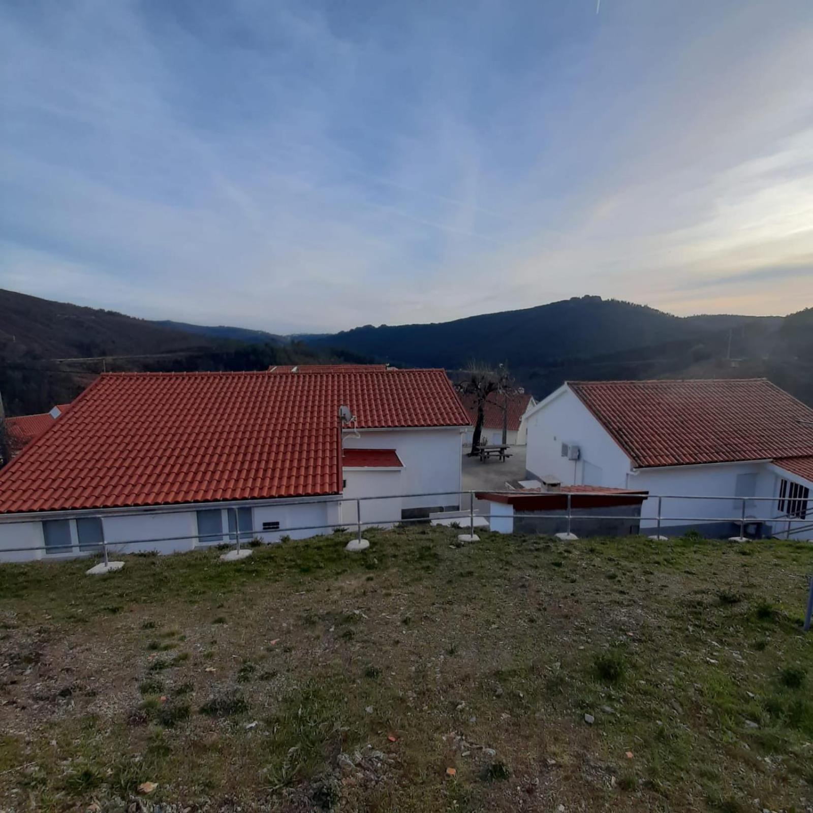 Willa Casas Da Escola - "A Escola" - Meas Pampilhosa da Serra Zewnętrze zdjęcie